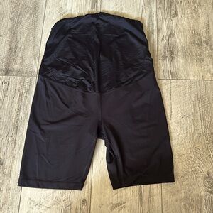 Isabel maternity size large yoga/athletic shorts.